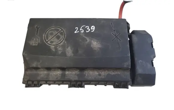 Opel Astra J Fuse module C11000139