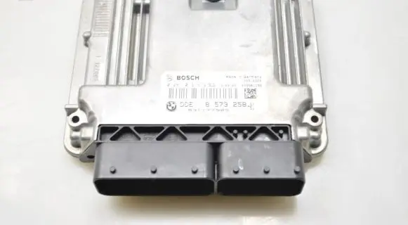 BMW 1 F20 F21 Engine control unit/module 8573258