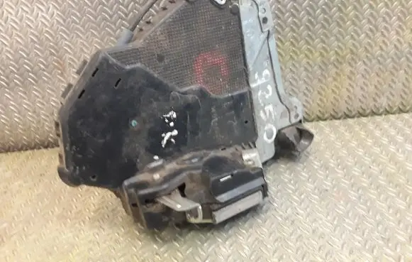 Lexus IS 220D-250-350 Coupe door lock (next to the handle) 6904053090