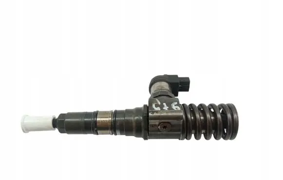 Volkswagen PASSAT B6 Fuel injector 03G130073D