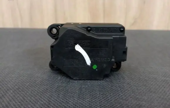 Volvo V40 Cross country Air flap motor/actuator 4N5H19E6166652A