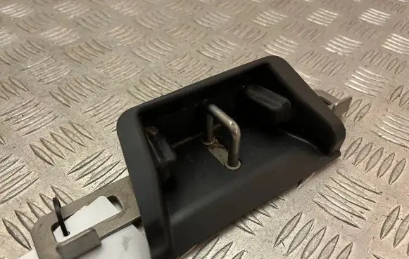 Volvo XC60 Rear door lock loop/hook striker 31462585