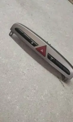 Peugeot 308 Hazard light switch 9659215177