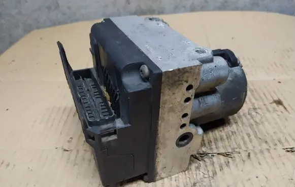 Audi A4 S4 B5 8D ABS Pump 0265214002 8D0614111