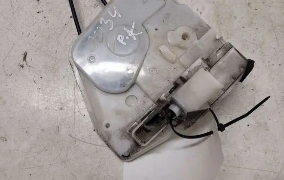 Mazda 6 Front door lock 9L25D0427