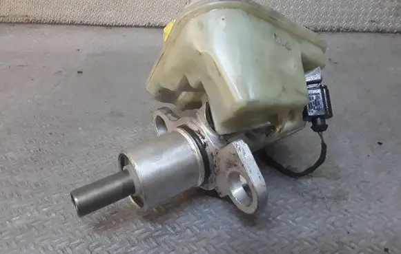 Audi A8 S8 D3 4E Master brake cylinder 4E0611301