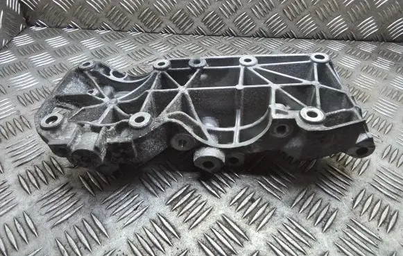 BMW 1 F20 F21 Generator/alternator bracket 8506863 11168506863 1116850686305