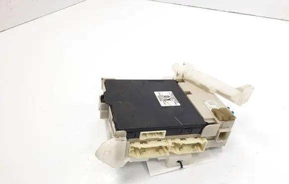 Toyota Prius (XW30) Fuse module 89221-47120 BEZPIECZIÓW