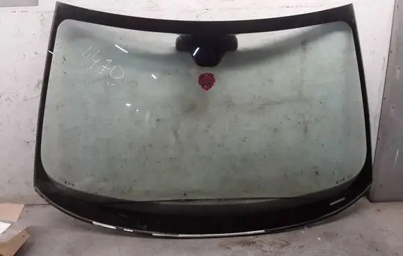 Volvo V70 Front windscreen/windshield window 
