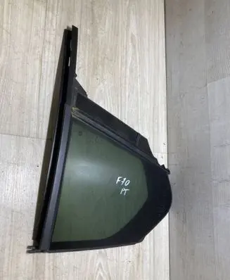 BMW 1 F70 Rear door window glass 7452414