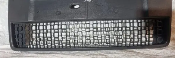 Ford Fusion Front bumper upper radiator grill
