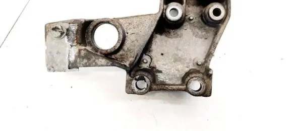 Volkswagen PASSAT B5 Engine mounting bracket