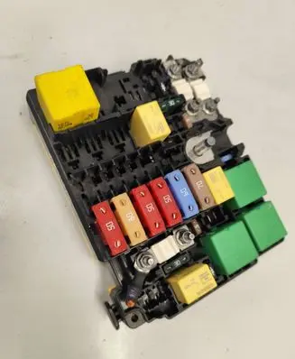 Peugeot 308 Fuse module 9804848580