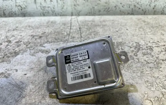 Dodge Challenger Xenon control unit/module CHVA81L10502 3RD3S2000