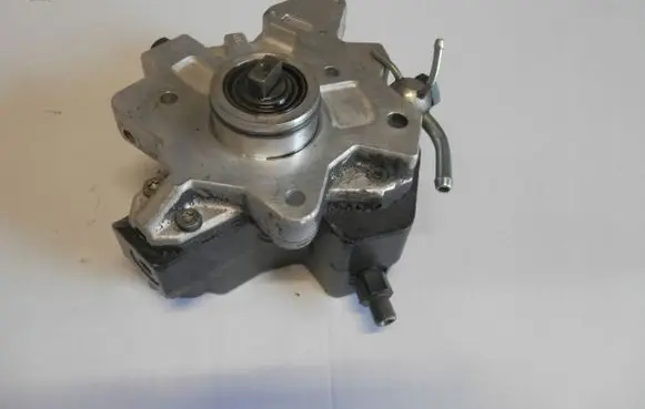 KIA Carens II Fuel injection high pressure pump 0445010121