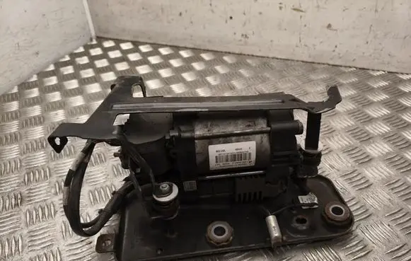 Volvo XC90 Air suspension compressor/pump 15150000713