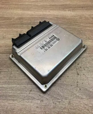 Volkswagen PASSAT B5 Engine control unit/module ECU 8D0907558F 0261204614