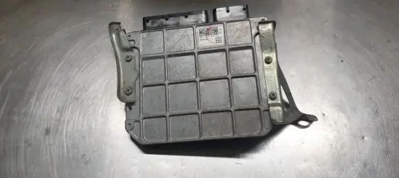 Toyota Avensis T270 Engine control unit/module 8966105C41 MB2754007420