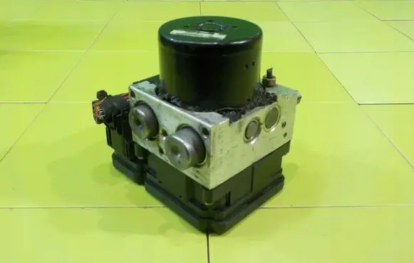 Mercedes-Benz C W204 ABS Pump A2045455432