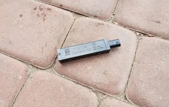 Opel Insignia B Keyless system antenna 13580789
