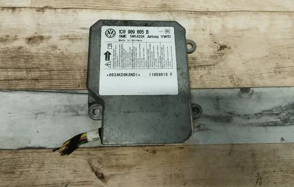 Volkswagen PASSAT B5.5 Airbag control unit/module 1C0909605B 1C0909605