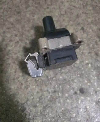 BMW 7 E38 High voltage ignition coil 1703359