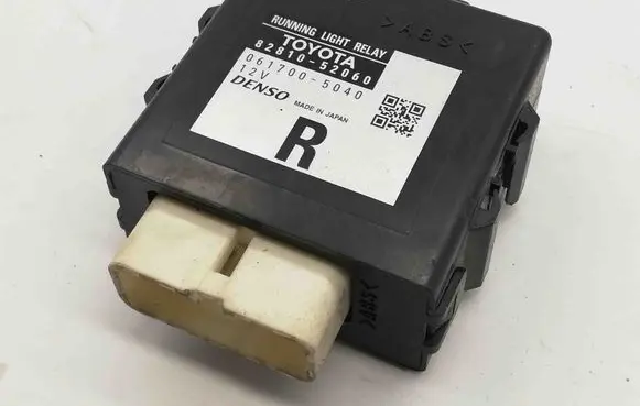 Toyota Yaris Other devices 8281052060