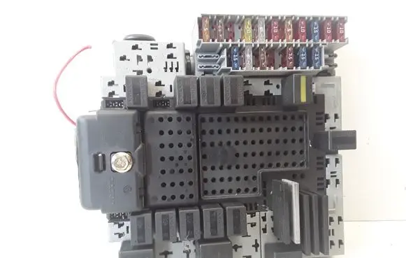 Volvo XC90 Fuse module 08696040 08696098