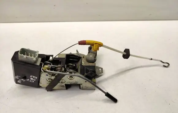 BMW 5 E39 Front door lock 67118352