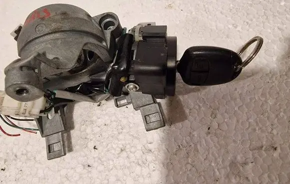 Mitsubishi Grandis Ignition lock SLM9