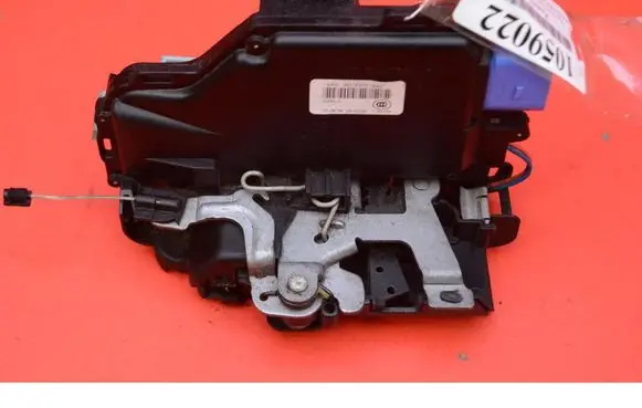 Skoda Octavia Mk2 (1Z) Front door lock 3D1837016AC