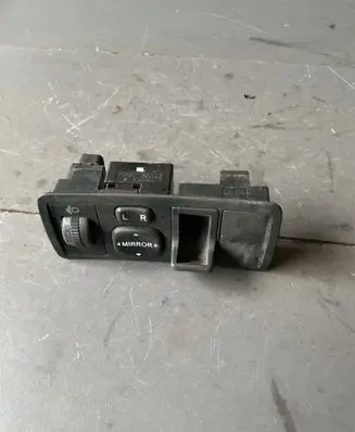 Toyota Avensis T250 Wing mirror switch 183574