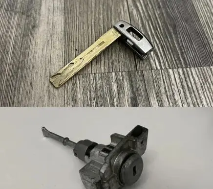 KIA Sportage Front door lock (next to the handle) 