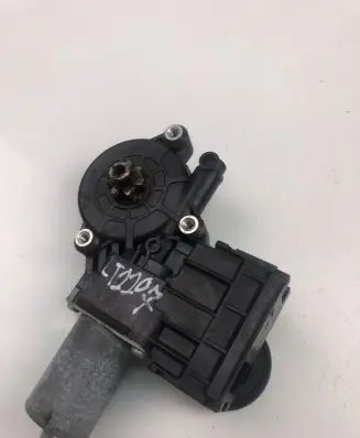 Toyota Camry VIII XV70 Front door window regulator motor 8572033290