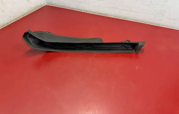 BMW X1 U11 Fender end trim 9883428 51769883428