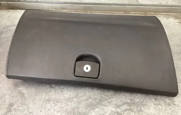 Peugeot 407 Glove box