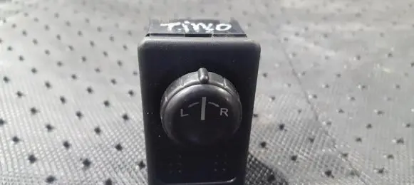 Nissan Almera Tino Wing mirror switch