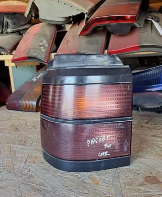 Volkswagen PASSAT B3 Rear/tail lights 333945111