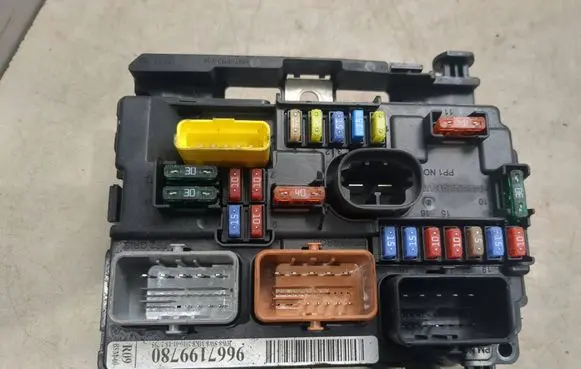 Citroen C3 BSM Control unit 9667199780
