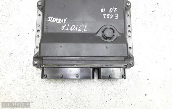 Toyota Avensis T270 Engine control unit/module 8966105d30