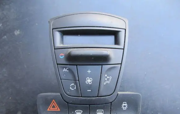 Renault Laguna III Climate control unit 275100001R 7ZA06675 A02000A8402001