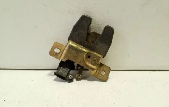 Seat Toledo I (1L) Tailgate/trunk/boot lock/catch/latch 357827503B