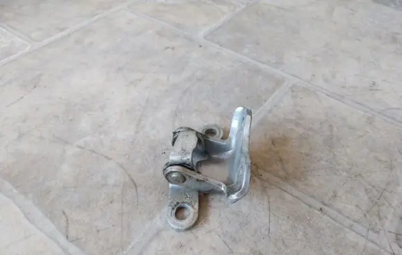 Toyota Corolla Verso AR10 Front door upper hinge