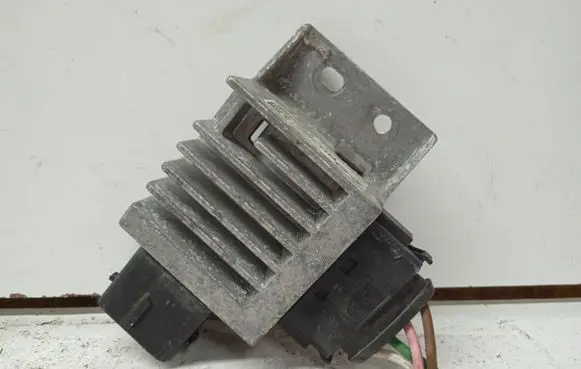 Renault Clio V Glow plug pre-heat relay 271203982RB 271203982R