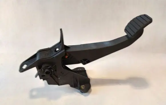 Renault Sandero II Brake pedal 8201298901