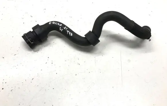 Volvo XC40 Engine coolant pipe/hose Q00157