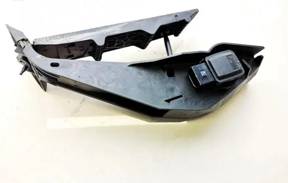 Accelerator throttle pedal