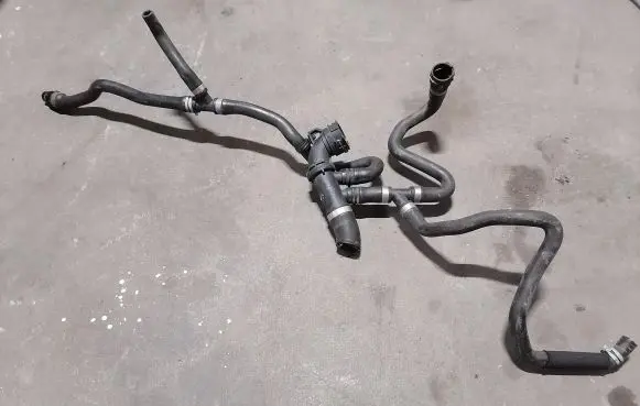 Volvo XC90 Engine coolant pipe/hose 32224775 31368539
