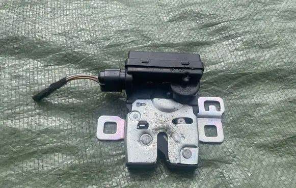 Mini One - Cooper Coupe R56 Tailgate/trunk/boot lock/catch/latch 2754528
