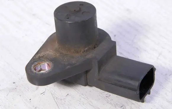 Mazda 323 F Crankshaft position sensor J5T10871